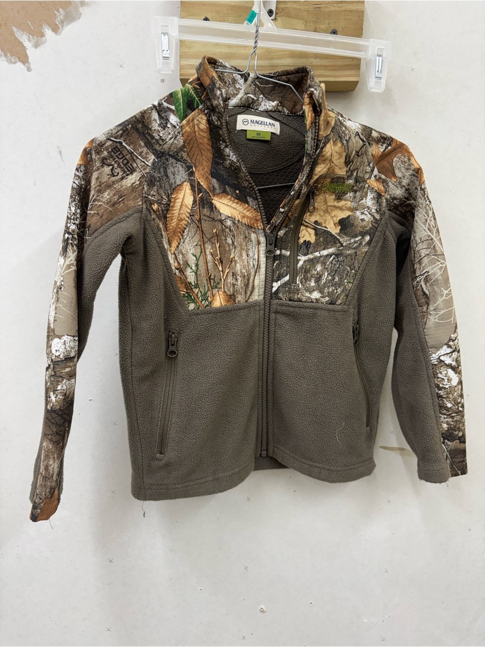 Magellan full zip Realtree camo accent jacket boy size XS